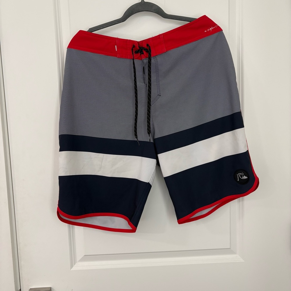 Quiksilver Highline Boardshorts Mens 34 Blue Red Striped Swim Surf Beach Logo